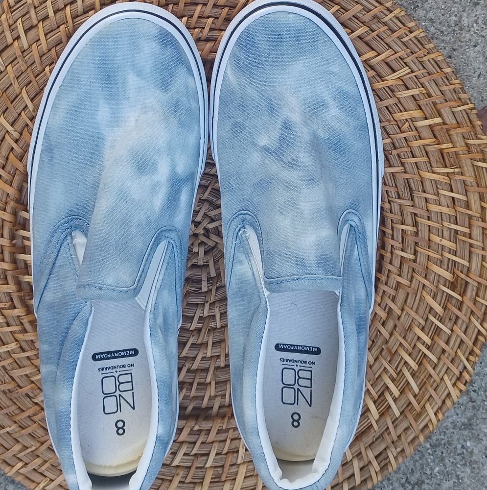 Slip on memory foam shoes